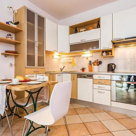 Nyaraló Stunning In With Kitchen Crikvenica